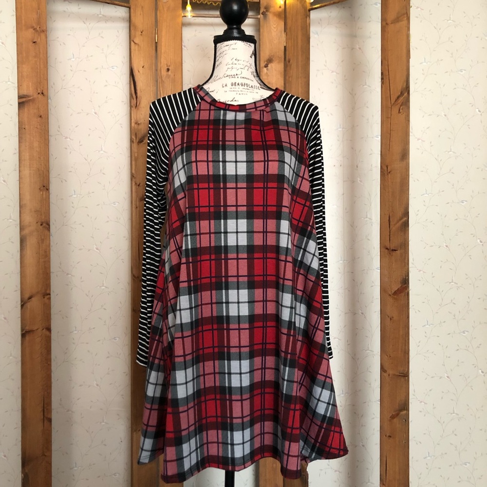 Egy long sleeved mixed print long swing top size M